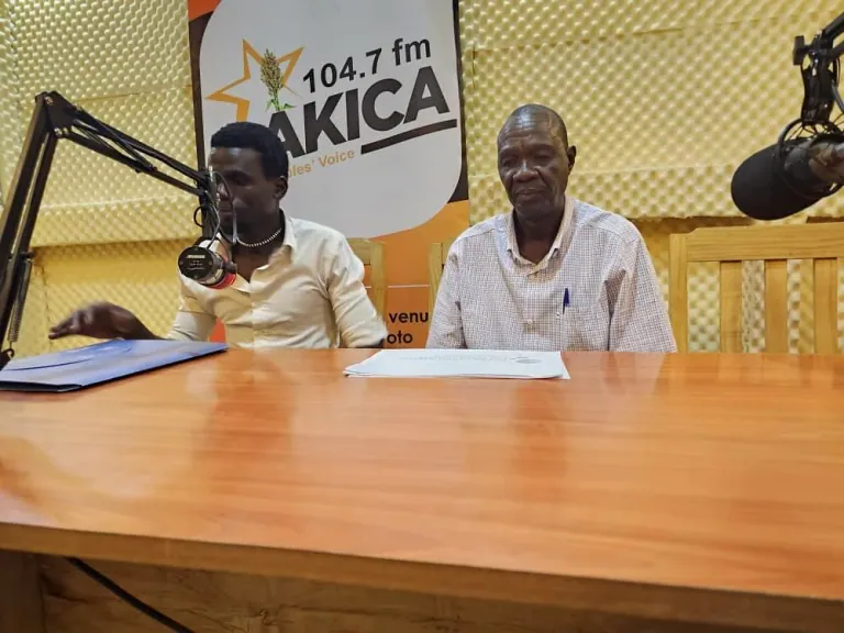 Radio discussion on health service delivery